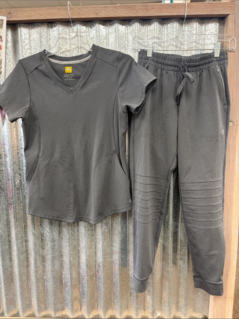 WinderWink Women's Gray Jogger Set (top S/pants XS)